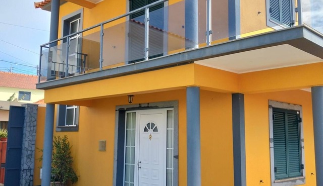 OYSTER HOUSE family home with garden and seaview Pet and children friendly