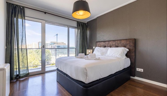 Parque das Nações 1BR with Pool by LovelyStay
