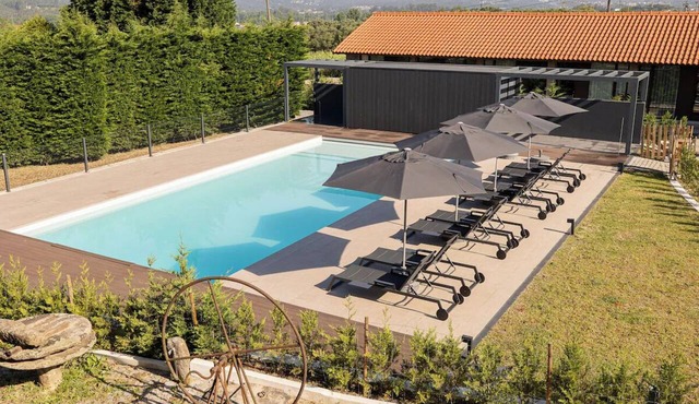 Peaceful Countryside Escape with Pool and Relaxing Atmosphere Near Minho in Braga