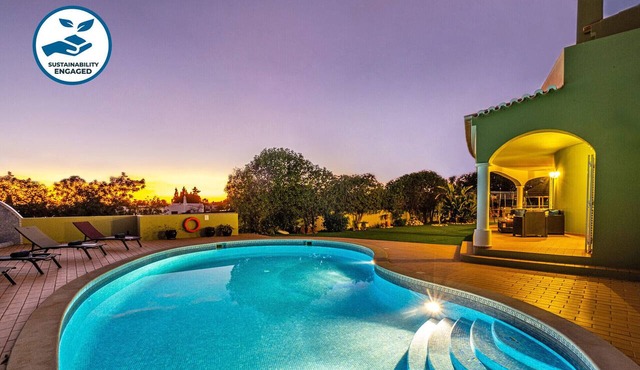 Peaceful retreat w/heatable pool & garden