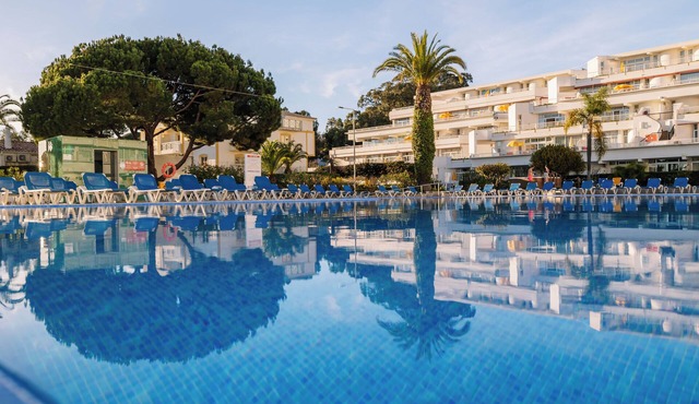 Peaceful Seaside Getaway in Praia da Oura! Pool + Spa, Free Parking | 3 Units