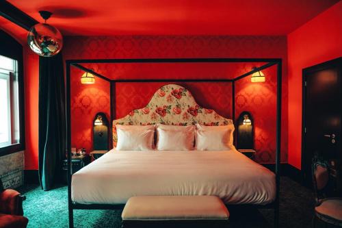 Pensão Amor Madam's Lodge
