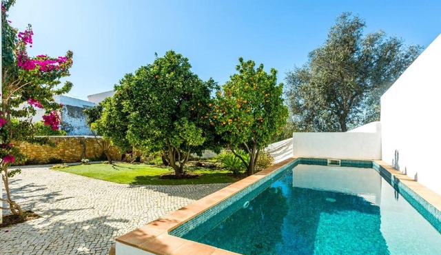 Pêra Vintage Villa With Pool by Homing