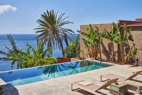 Pirate House Sea front Private Pool Garden Funchal