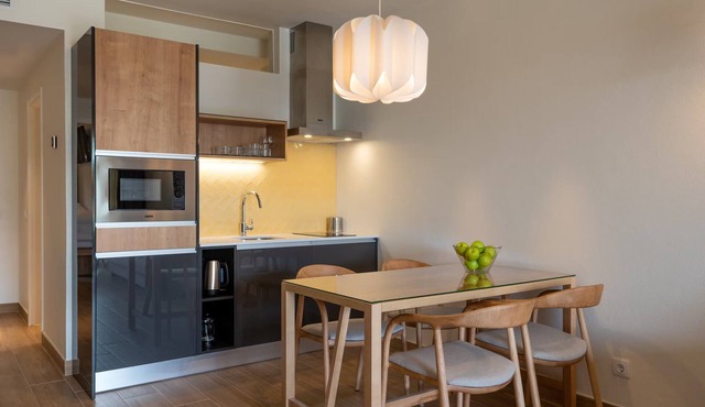 Pleasant Stay! Kitchenette, Outdoor Pool, Pets Allowed, Close to Luz Beach! in Luz