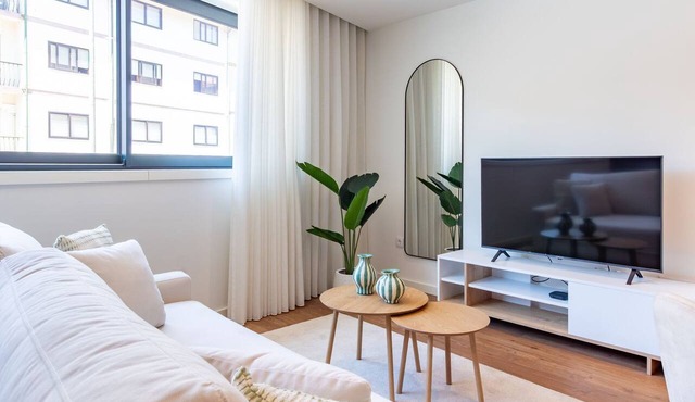 Polacos Residence | 1BR | Apt D by LovelyStay in Vila Nova de Gaia