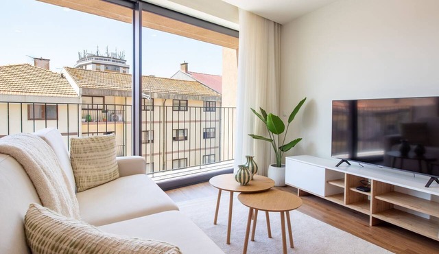 Polacos Residence | 1BR | Apt T by LovelyStay in Vila Nova de Gaia