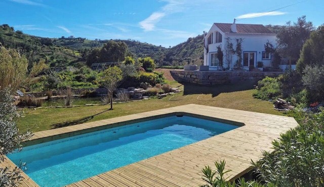 Pool - Parking - Bbq - Garden - WiFi - Sleeps 7
