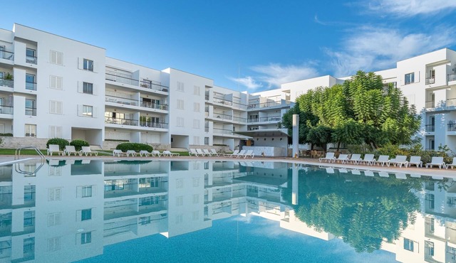 Pool-view apartment in marina