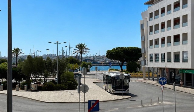 Portimao riverview T2 luxe 1st floor with Balcony, Wi-Fi and Air Conditioning