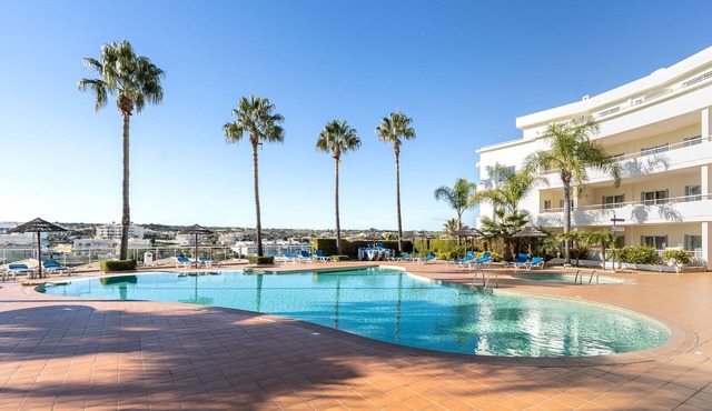 Porto de Mos Beach: Pool | Gym | Entire Apart | Wifi