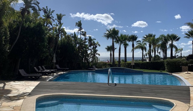 Prime Location! Kitchenette, Outdoor Pool, Pets Allowed, Near Burgau Beach! in Luz