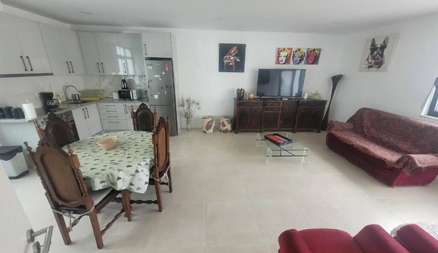 Private, fully equipped apartment for 4 people in a private home in Mamarrosa