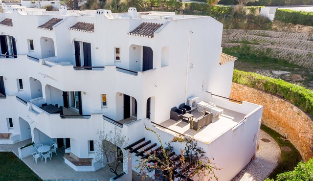 Private Owned 2 Bed 2 Bath 1st Floor Apt Extra Large balcony,Wifi, Live UK TV