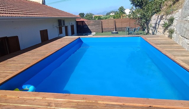 Private Pool and Hot Tub on the Douro River in São Lourenço do Douro