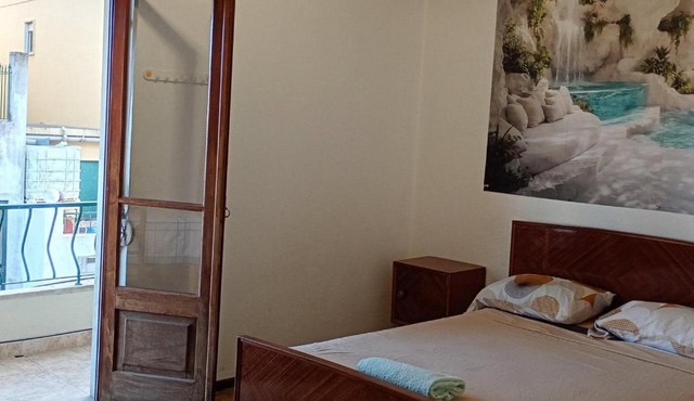 Private room with balcony for one or two people near Lisbon Airport in Apelacao