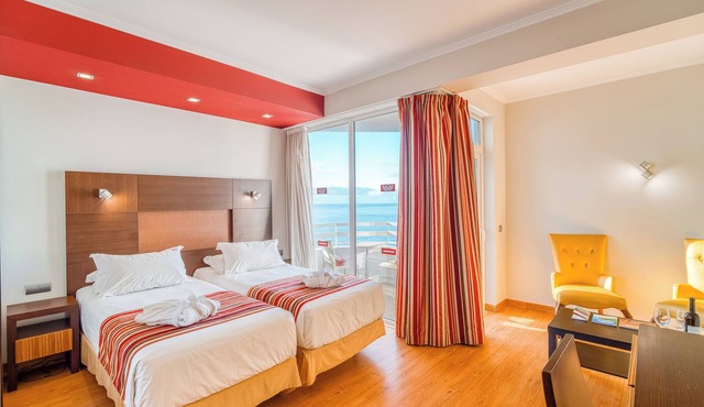 Proximity At Its Best! Swimming Pool, Parking, Sea View, and Kitchenette in Funchal