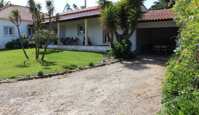 Farmhouse with large outdoor garden, private, near the beach, very green and quiet
