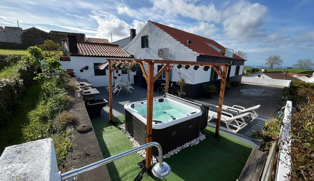 Country house between the mountains and the sea, a peaceful refuge in the green beauty of the Azores!