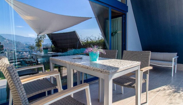 Cabanas dos Netinhos, in Loureda, 2 houses with swimming pool and mountain views in União das Freguesias de Álvora e Loureda