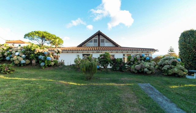 Quinta Baviera: Your Charming Retreat with a Jacuzzi on São Miguel Island in Açores