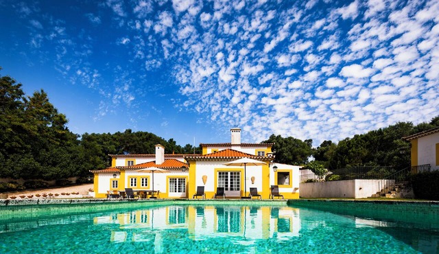 Quinta do Pé Descalço: typical Portuguese house with pool for 14, Sintra