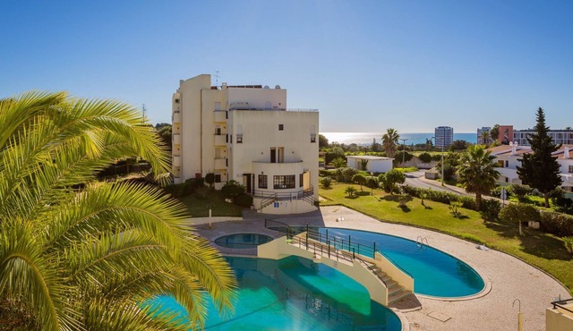 Quinta dos Arcos 2BR w/AC & Pool by LovelyStay in Alvor