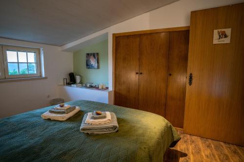 Raposeira Bed & Breakfast in Maçãs de Dona Maria
