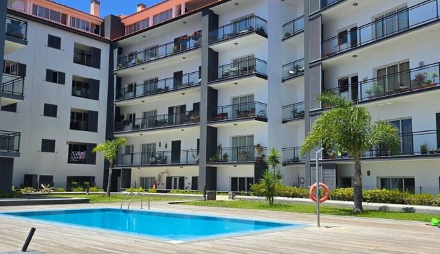 'Refúgio do Atlântico' Apartment with Sea View, Shared Pool, and Wi-Fi in Caniço