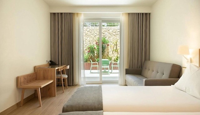 Relax and Unwind! Kitchenette, Pool, Pets Allowed, Near Boavista Golf Course! in Luz