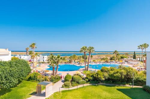 Resort Penthouse sea view, 2 pools and private beach
