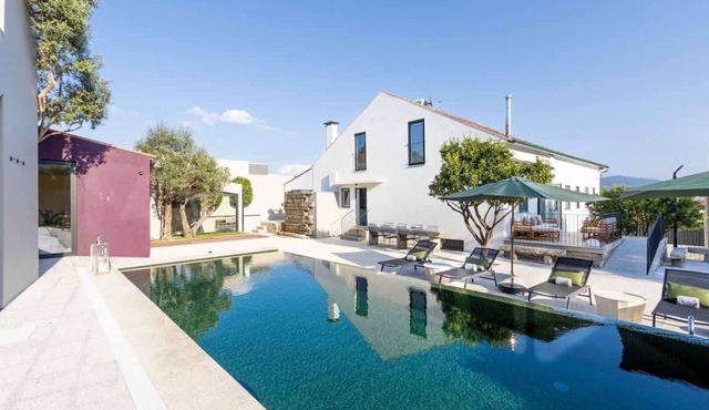 Riverside Retreat w/Infinity Pool & BBQ, in Viana do Castelo