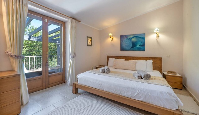 Room 'Garden View - Master Suite Extra Large King Bed, Ensuite Bathroom with Shared Garden/Pool. in Almancil