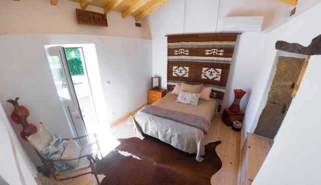 Room in an old watermill with direct access to the pool. in Penela