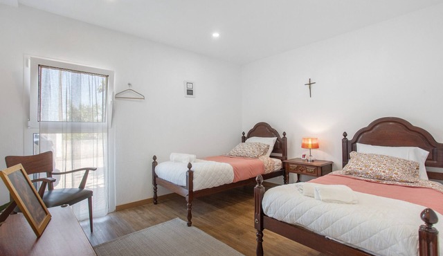 Room 'Santo Agostinho' with Shared Terrace, Shared Garden and Wi-Fi in Fátima