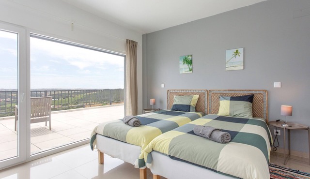 Room 'Sapphire' with Shared Pool, Shared Terrace and Wi-Fi