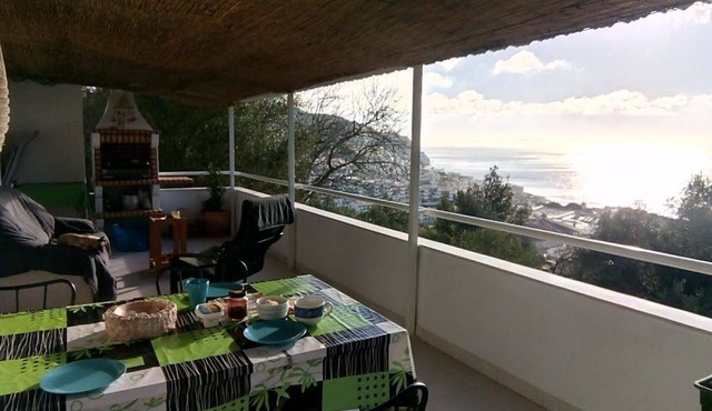 Rustic house, ocean view, sleeps 6, patio with grill in Sesimbra