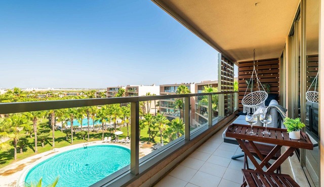 Salgados Beach Paradise Apartment with Shared Pool, Wi-Fi, and Air Conditioning in Guia