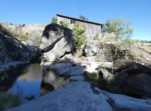 Salto do Lobo - Montain houses with private river in Penhas da Saúde