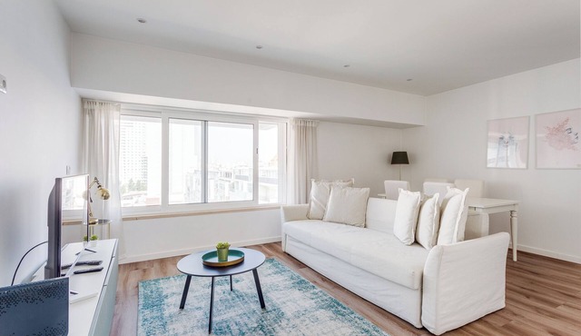Savory Grey Apartment, Wifi, AC !new! in Lisboa