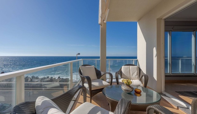 Schöne Wohnung am Strand by Interhome