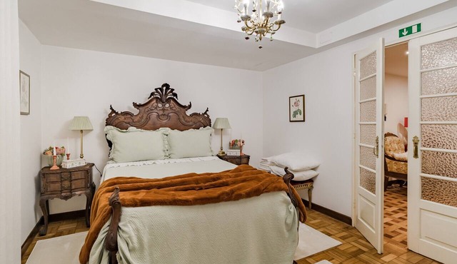Serena House Holiday Home with Private Jacuzzi in Guimarães in Guimarães