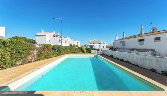Serene Spacious House | Pool & Garden by HostWise in Olhos de Água