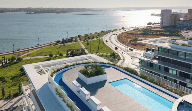 Sky Pool Luxury by Portugal Active in Barreiro
