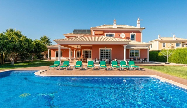 Solar das Laranjeiras with Private Pool