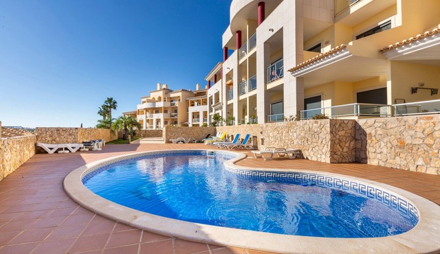 Solmar Garden View Apartment: Pool, Wi-Fi & Air Conditioning in Albufeira