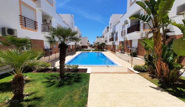 Spacious 2 Bedroom Apt With Air - Con, Swimming Pool, Very Close To The Beach.