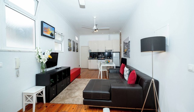 Spacious 3-Bedroom Triplex Apartment with Terrace in Central Lisbon in Lisboa