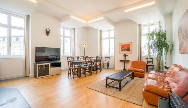 Spacious and bright Apartment in Cais Sodre