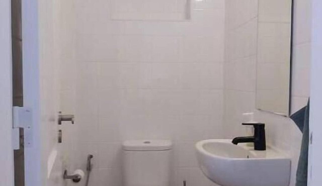 Spacious bedroom and workspace in Cacilhas in Sesimbra